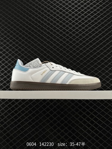 150 阿迪达斯 德训鞋 ADIDAS ORIGINALS SAMBA OG SHOES 经典运动鞋小白鞋「T头鞋」男女板鞋 彰显休闲摩登风情的时尚经典鞋。它诞生于50年代的足球场，随后走向街头和秀场