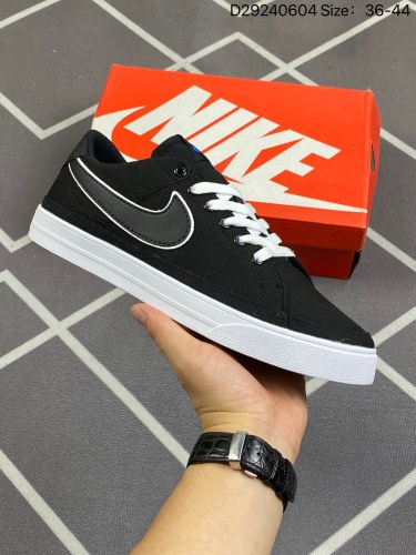 合集120耐克Nike Court Legacy CNVS运动鞋融合经典复古款式与时尚街头风格设计，向网球文化的辉煌历史致敬。·利落皮革、织物和合成材质组合鞋面经久耐穿，易于清洁；精致缝线设计，营