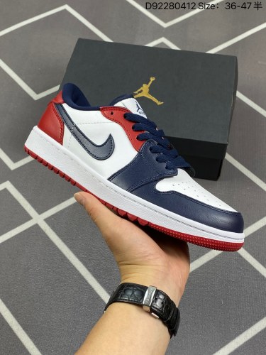 140耐克 乔丹Air Jordan 1 Low AJ1 乔1 乔丹1代aj1 低帮复古文化休闲运动篮球鞋。该鞋款从 1985 年元年款汲取设计灵感，焕新演绎简约经典外观，让人感到熟悉的同时又颇具