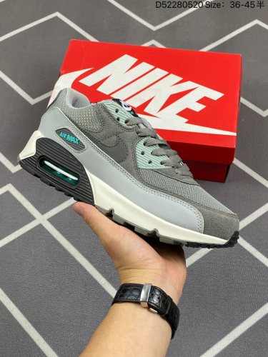 140✅Nike Air Max 90 初代复古气垫百搭休闲运动慢跑鞋复古小气垫史上第一双可视气垫跑鞋 凭借着 Air max 气垫带来的舒适脚感和鞋面面料上的不断精进 才使得 Air max1在