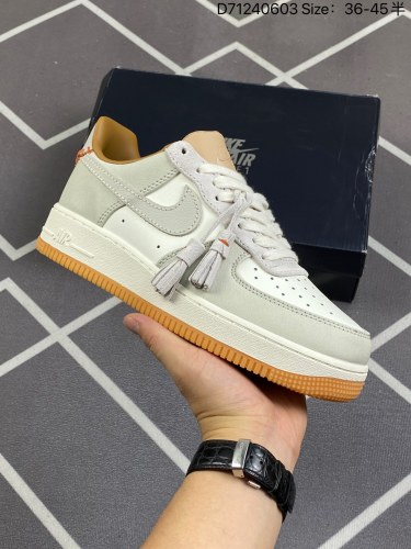 120耐克Nike Air Force 1 Low  空军一号低帮百搭休闲运动板鞋。柔软、弹性十足的缓震性能和出色的中底设计，横跨复古与现代的外型结合，造就出风靡全球三十多年的Force 1。