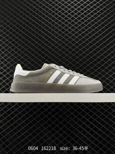 90 Adidas originals Gazelle Indoor 复古单品 自1960年代发售以来，“GAZELLE”系列凭借其古典复古魅力，一直备受喜爱。如今，该系列以最新潮流的“运动&少女