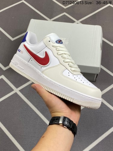 120耐克 Nike Air Force 1 '07 Low 空军 低帮百搭厚底增高休闲运动板鞋。柔软、弹性十足的缓震性能和出色的中底设计，横跨复古与现代的外型结合，造就出风靡全球三十多年的For