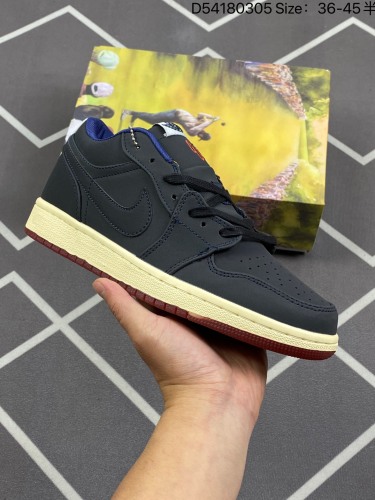 90耐克 乔丹Air Jordan 1 Low AJ1 乔1 乔丹1代aj1 低帮复古文化休闲运动篮球鞋。从1985 年面世的元年款汲取设计灵感，采用简洁大方的经典外观，熟悉中带一抹新颖。此款运动