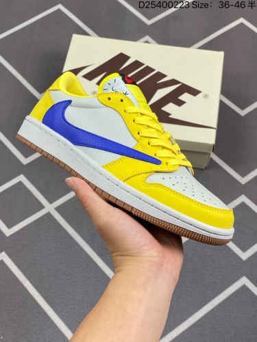 200Travis Scott x Air Jordan 1 Low Canary 低帮 黄白蓝倒勾联名 AJ1 乔丹1代 aj1 乔1 低邦 黄白倒勾联名 乔丹篮球鞋系列 鞋身延续了此前的设计，