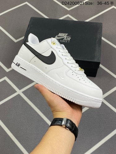 100耐克Nike Air Force 1 Low  空军一号低帮百搭休闲运动板鞋。柔软、弹性十足的缓震性能和出色的中底设计，横跨复古与现代的外型结合，造就出风靡全球三十多年的Force 1。货号