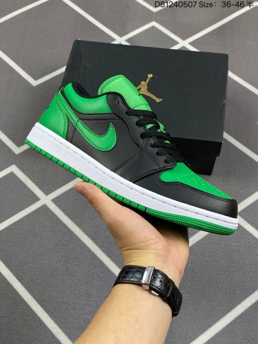 120耐克 乔丹Air Jordan 1 Low AJ1 乔1 乔丹1代aj1 低帮复古文化休闲运动篮球鞋。该鞋款从 1985 年元年款汲取设计灵感，焕新演绎简约经典外观，让人感到熟悉的同时又颇具