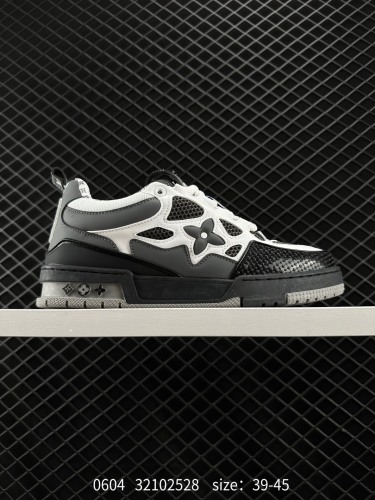 140 全新LV路易威登Louis Vuitton Trainer Sneaker Low休闲运动文化百搭板鞋  编码：32102528  Size:39～45  详情       ¥ 140