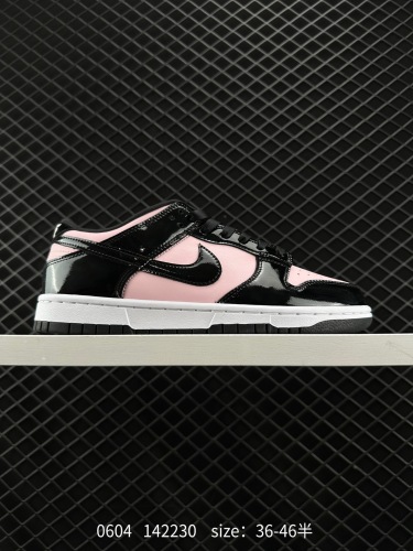 150 Nike/耐克 男女鞋真标半码制，采用软质亮面贴皮牛剖革鞋面组合材质，鞋垫嵌EVA缓震物料及背胶，外置耐磨橡胶大底❗️熊猫Dunk有新配色了!耐克Nike WMNS SB Dunk Low E