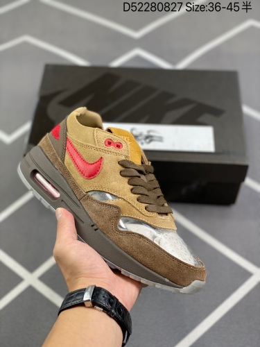 140Clot x Nike Air Max1于2006年首次发布，这也标志着Clot与Nike在球鞋领域合作的开始。该鞋款由 Clot品牌创始人兼创意总监陈冠希倾力打造，他将传统中医的足底反射疗
