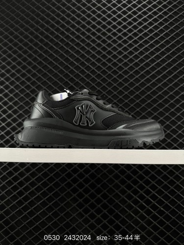 120 MLB Chunky RUNNER LACE 复古单品 NY美国榄球洋基队 x MLB Chunky RUNNER LACE  厚底老爹厚底休闲运动慢跑鞋 采用优质轻量克重纤维移膜皮革及透气网