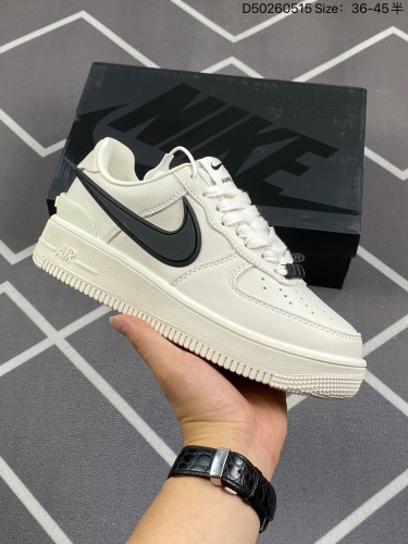 130男女鞋带半码#升级原楦原纸版开发版型#采用纳帕纹牛剖层皮革鞋面材质#配置全新开发加宽厚重橡胶大底❗重磅联名来了，再度携手韩裔美籍设计师Yoon Ahn主理时尚品牌 Air Force 1 L