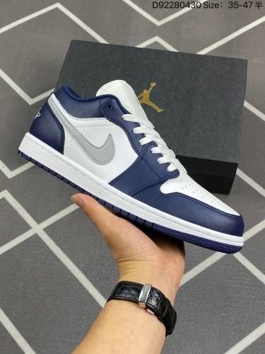 140耐克 乔丹Air Jordan 1 Low AJ1 乔1 乔丹1代 低帮板鞋复古文化休闲运动篮球鞋从1985 年面世的元年款汲取设计灵感，采用简洁大方的经典外观，熟悉中带一抹新颖。此款运动鞋