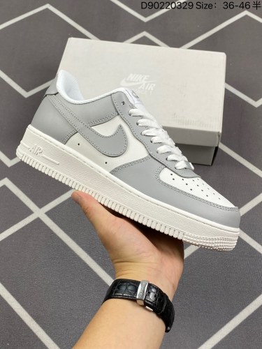 110耐克Nike Air Force 1 Low  空军一号低帮百搭休闲运动板鞋。柔软、弹性十足的缓震性能和出色的中底设计，横跨复古与现代的外型结合，造就出风靡全球三十多年的Force 1。