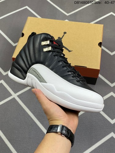 240 公司级版本 AJ12 Air Jordan 12 Retro AJ12 乔12黑黄 鞋面采用经典的黑蓝双色装饰 与早年乔丹本人上脚的病倒配色有着异曲同工之妙。细节方面鞋身黑色部分采用手感柔