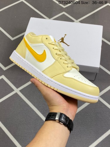 120耐克Nike Wmns Air Jordan 1 Low”White Wolf Grey“AJ1乔丹一代低帮经典复古文化休闲运动篮球鞋＂货号DC0774-170尺码36 36.5 37.5
