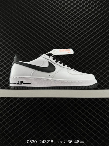 90 ✅耐克Nike Air Force 1 Low  空军一号低帮解构百搭休闲运动板鞋。柔软、弹性十足的缓震性能和出色的中底设计，横跨复古与现代的外型结合，造就出风靡全球三十多年的Force 1。