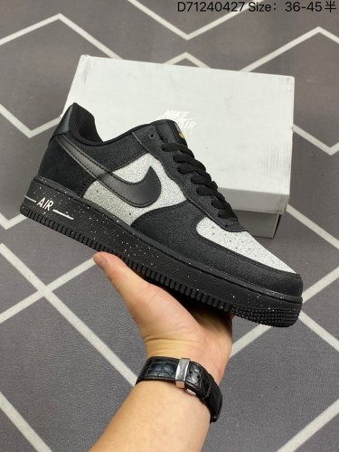 120真标✅耐克Nike Air Force 1 Low  空军一号低帮百搭休闲运动板鞋。柔软、弹性十足的缓震性能和出色的中底设计，横跨复古与现代的外型结合，造就出风靡全球三十多年的Force 1