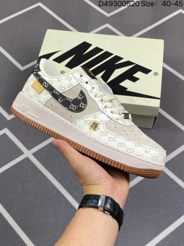150✅耐克Nike Air Force 1 Low  空军一号低帮百搭休闲运动板鞋。柔软、弹性十足的缓震性能和出色的中底设计，横跨复古与现代的外型结合，造就出风靡全球三十多年的Force 1。货