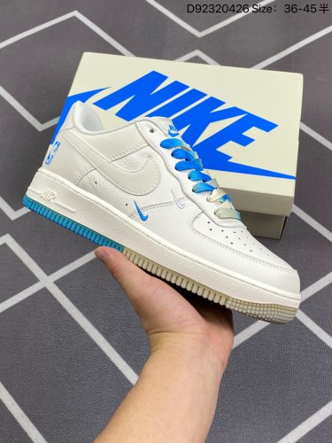 160✅耐克Nike Air Force 1 Low  空军一号低帮百搭休闲运动板鞋。柔软、弹性十足的缓震性能和出色的中底设计，横跨复古与现代的外型结合，造就出风靡全球三十多年的Force 1。编