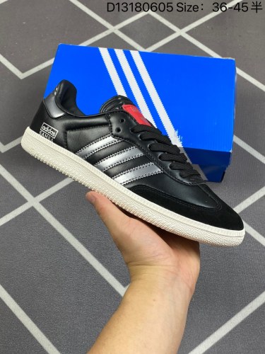 90    Adidas Samba OG 阿迪达斯桑巴纪念日系列 Adidas 近70年的经典Samba OG 修长的鞋楦,略微尖尖的鞋头,翻毛皮的鞋头拼接,这些我们都看得到的元素正是Samba