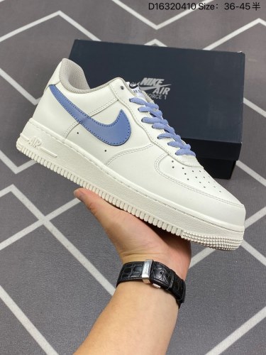 160NK Air Force 1´07 Low 空军一号低帮百搭休闲运动板鞋 CQ5059-221 柔软、弹性十足的缓震性能和出色的中底设计 横跨复古与现代的外型结合 造就出风靡全球三十多年的F