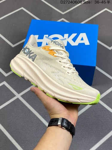 120✅小红书推荐HOKA全新配色 这个品牌来自于新西兰的毛利语，HOKA表示大地，ONE ONE表示飞越，连起来就是飞越地平线，ONE ONE不是读作“万万”，正确读法是“欧尼欧尼”。 HOKA