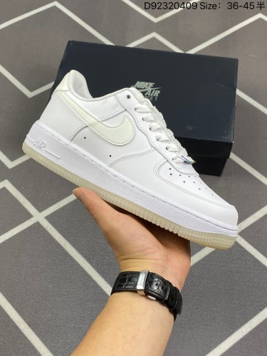 160公司级✅耐克Nike Air Force 1 Low  空军一号低帮百搭休闲运动板鞋。柔软、弹性十足的缓震性能和出色的中底设计，横跨复古与现代的外型结合，造就出风靡全球三十多年的Force
