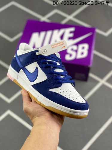210 Nike SB Dunk Low  Blue Raspberry 耐克 SB 低帮 蓝树莓 整鞋采用皮革和麂皮材质相拼接打造，色彩深浅不一的蓝色展现出更多色彩层次感。鞋头部位采用质感不错的