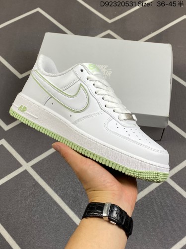 160公司级✅耐克Nike Air Force 1 Low  空军一号低帮百搭休闲运动板鞋。柔软、弹性十足的缓震性能和出色的中底设计，横跨复古与现代的外型结合，造就出风靡全球三十多年的Force