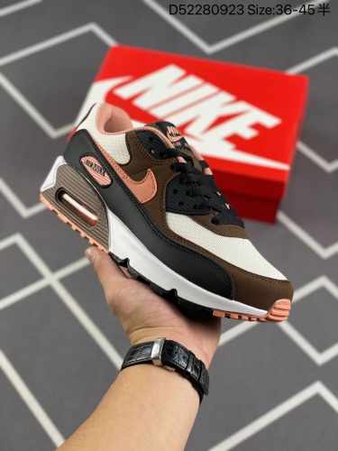 140  耐克Nike Air Max 90 经典复古小气垫缓震跑鞋 鞋面由皮和革织物打造，犀利的条线打造出酷劲十的足视觉效果 网布鞋增面强透气性，穿着为极舒适 经可典视气垫醒目依旧，而脚感更是十