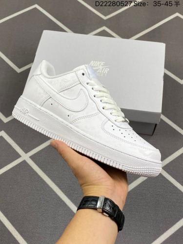 140公司级✅耐克Nike Air Force 1 Low  空军一号低帮百搭休闲运动板鞋。柔软、弹性十足的缓震性能和出色的中底设计，横跨复古与现代的外型结合，造就出风靡全球三十多年的Force