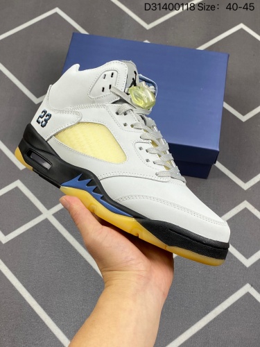 200DJ Khaled x Air Jordan 5 We The Best 水蜜桃亲友限定联名 乔丹篮球鞋系列 标志性的3M反光鞋舌细节依旧保留，上面的Jumpman Logo则以黑色点缀。中