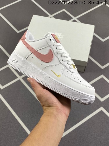 110全掌气垫耐克Nike Air Force 1 Low  空军一号 AF1 低帮百搭休闲运动板鞋。柔软、弹性十足的缓震性能和出色的中底设计，横跨复古与现代的外型结合，造就出风靡全球三十多年的F