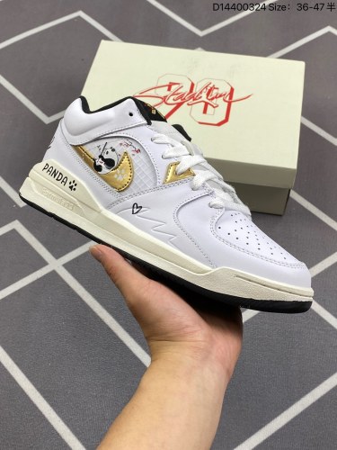 200Air Jordan Stadium 90 Low AJ90 低帮 黑色 乔丹篮球鞋系列 采用黑色皮革鞋面和网状侧板以匹配其鞋舌，鞋身两侧Swoosh Logo采用灰色绒面革、 鞋舌品牌、内