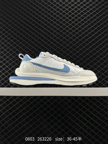 130 ✅耐克Sacai X NIKe regasus vaporrly SP 华夫双勾三代3.0走秀  鞋身材质由翻毛皮和透气网布共同打造。熟悉的解构手法、重叠Swoosh、双重鞋舌、鞋带以及后