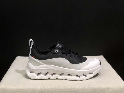 ON 昂跑 Cloudtilt 2.0 X 联名款 黑白 男女鞋 36-45码